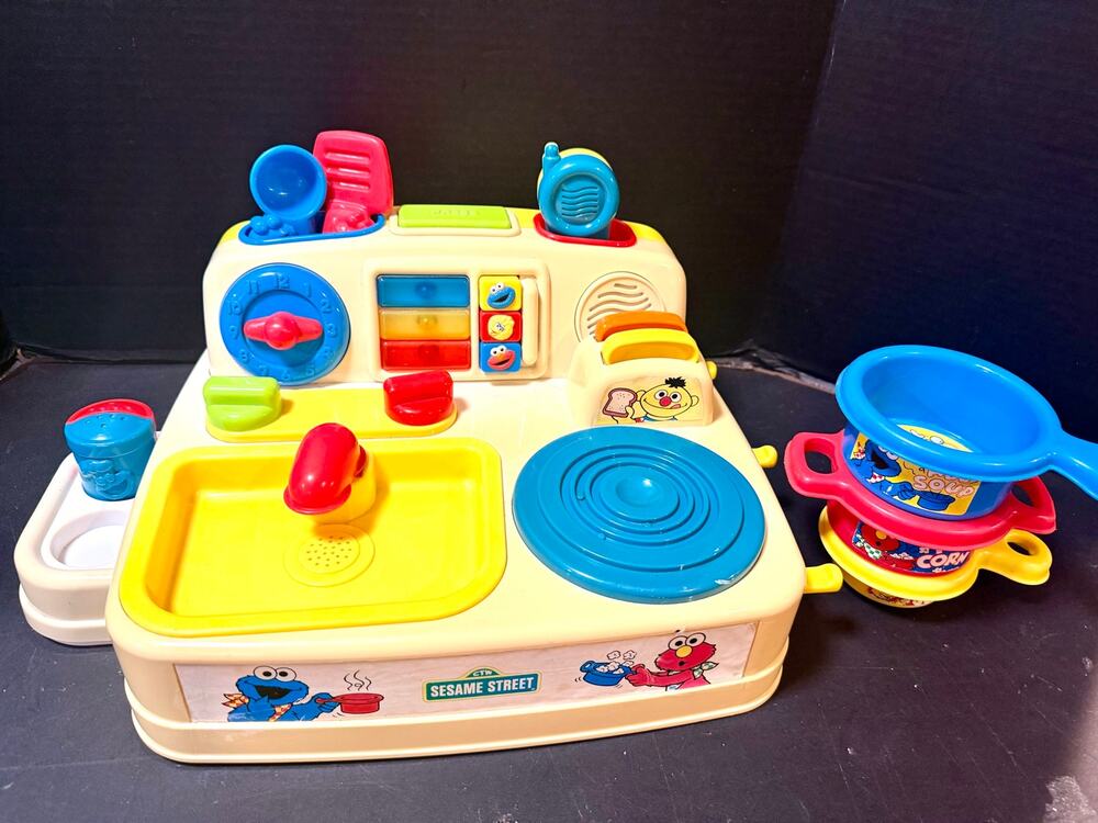 1997 Tyco Sesame Street Surprise Sounds Kitchen stove top pans phone utensils